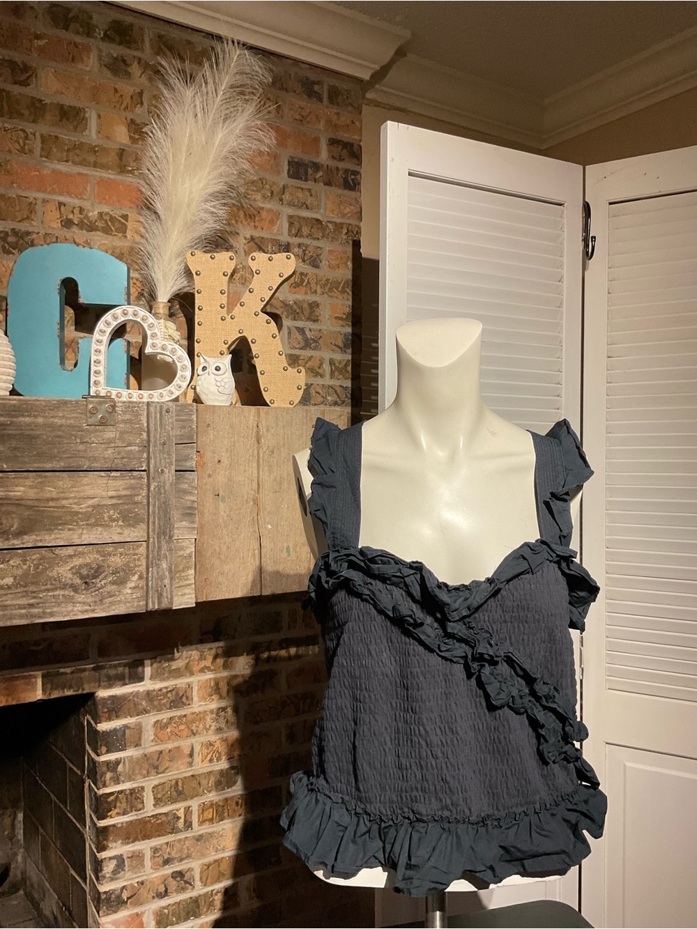 MAEVE by Anthropologie navy blue cropped Ruffled tank top size large